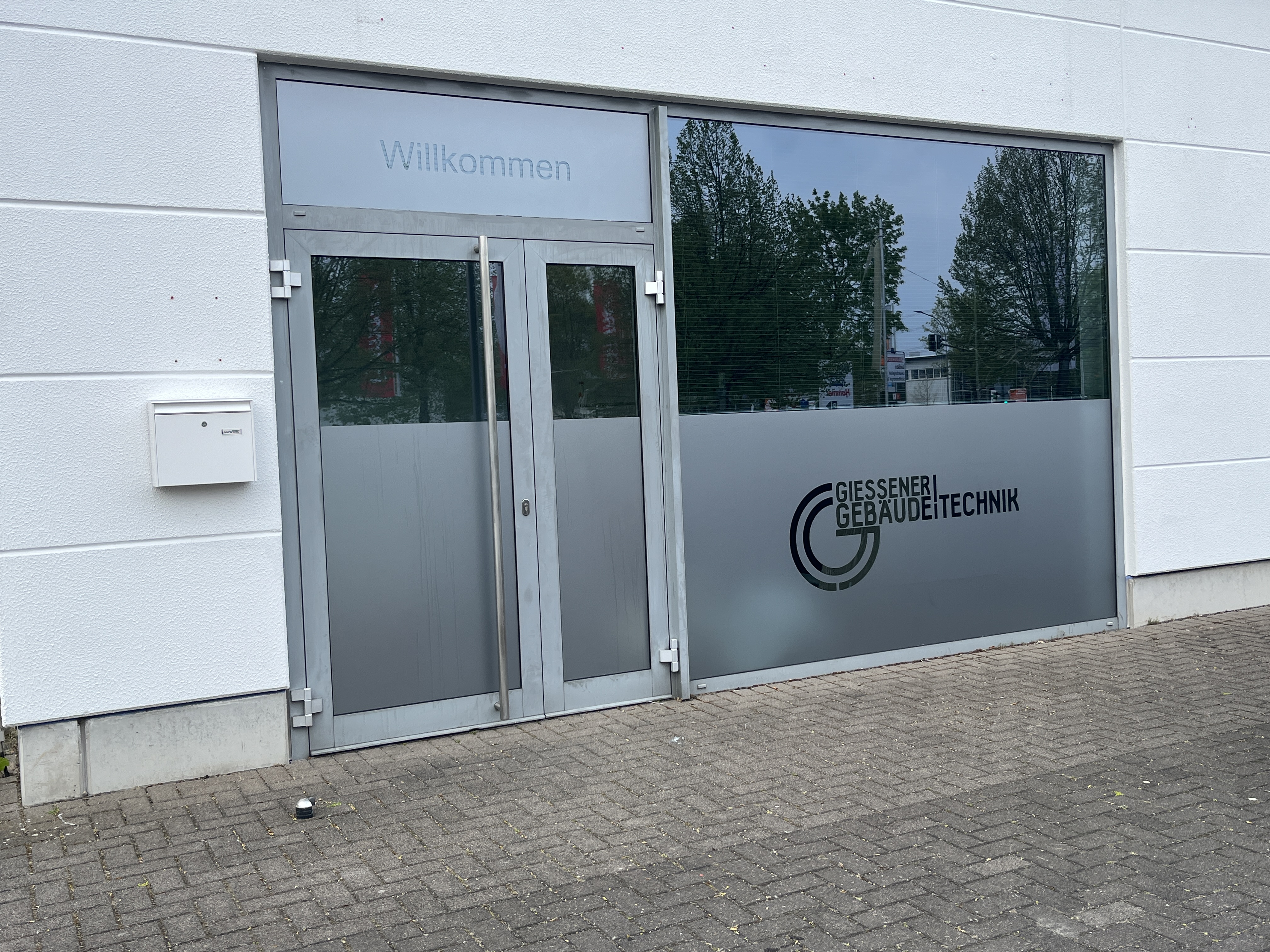 Giessener Gebäudetechnik – Glasfolie von Aureowerk